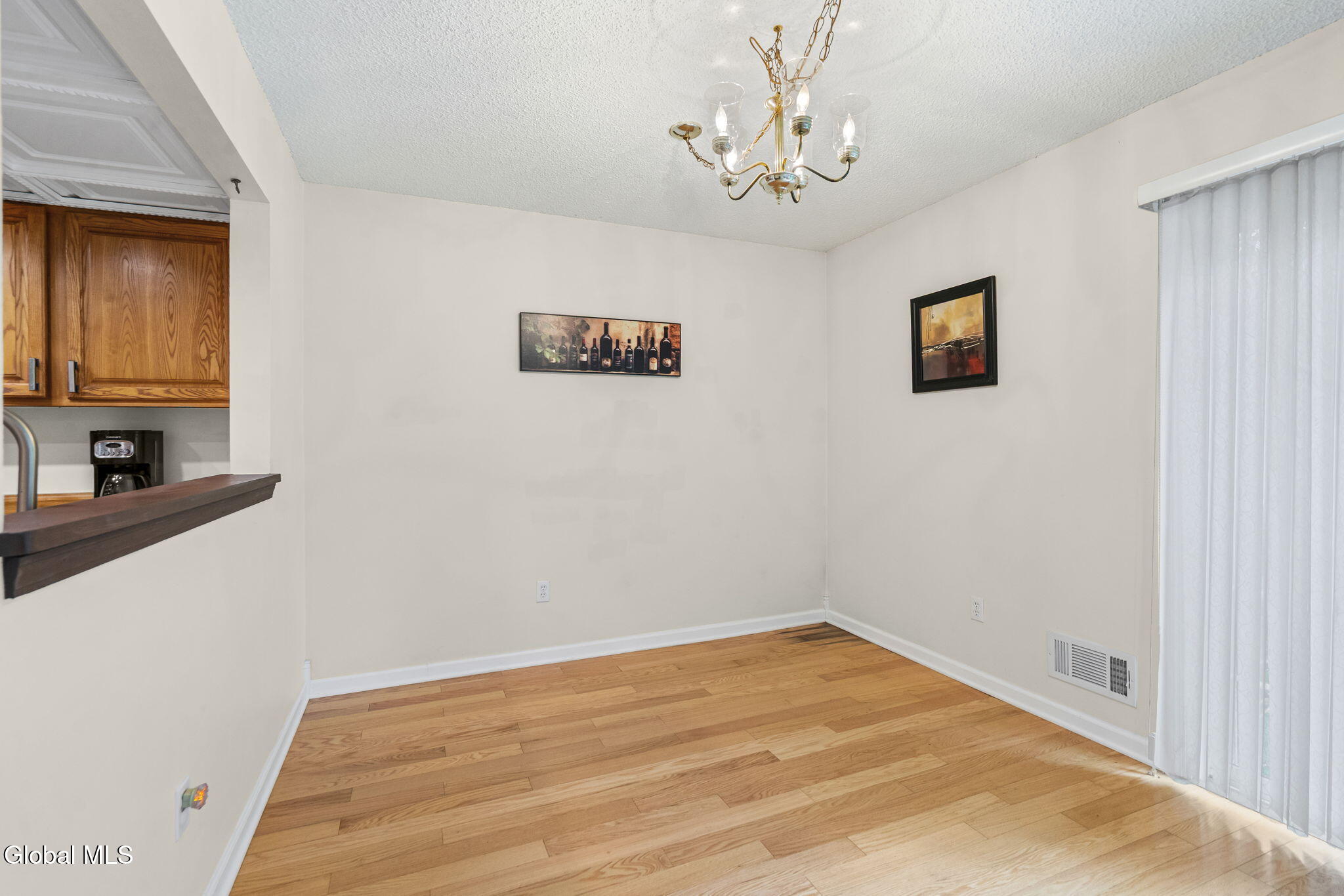 4 Oxford Road Bethlehem, NY 12159 - Photo 9 of 40 9-web-or-mls-4-oxford-rd