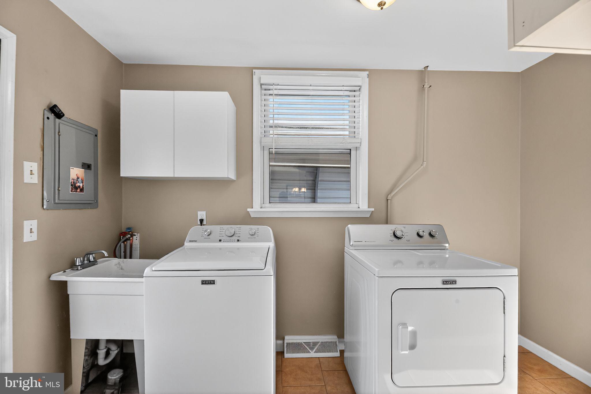 15 Winslow Road Sewell, NJ 08080 - Photo 12 of 18 a utility room with dryer and washer