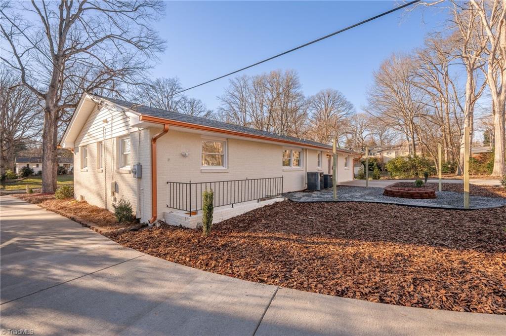 731 Quarterstaff Road Winston-Salem, NC 27104 - Photo 4 of 40