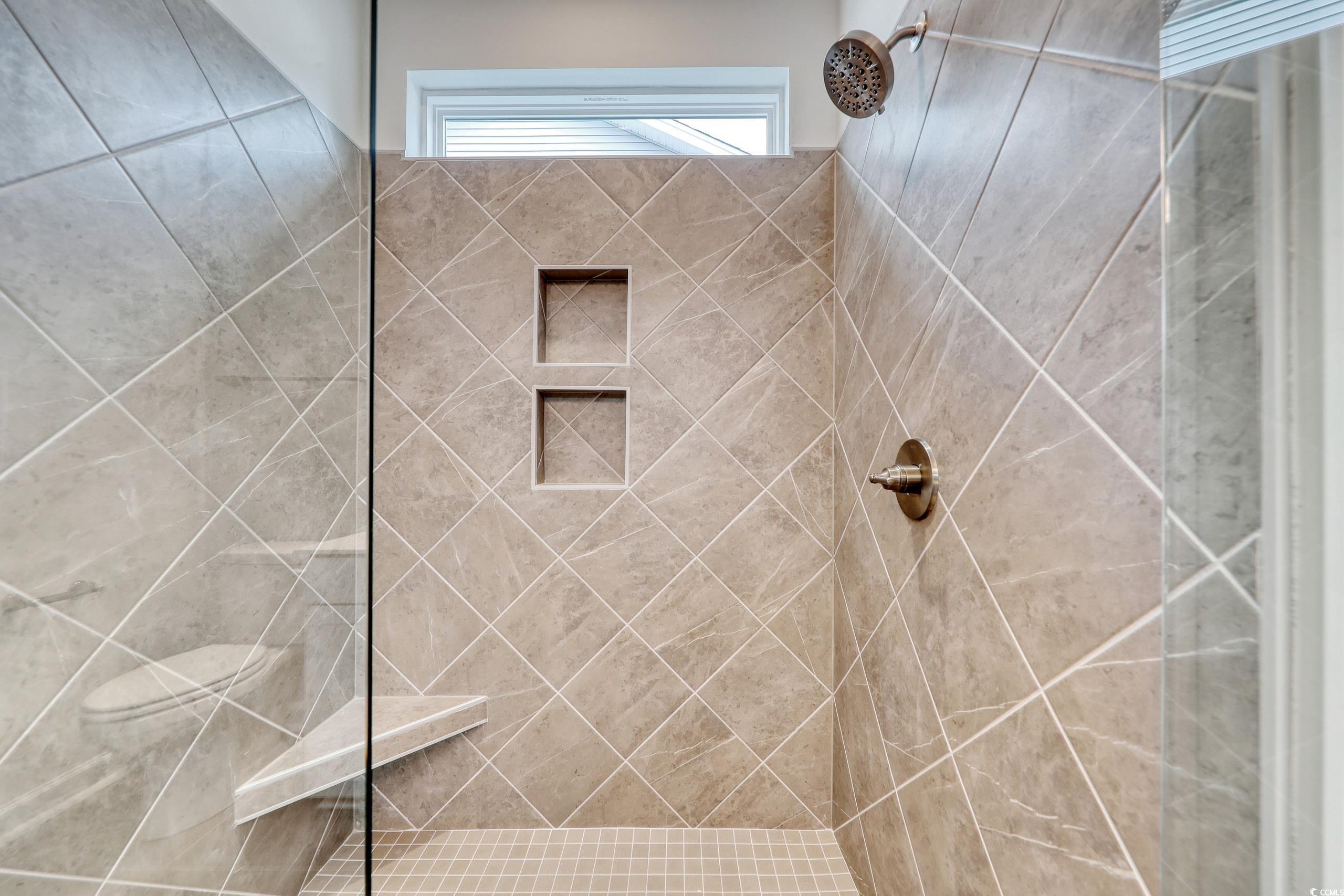 160 Azure Loop Myrtle Beach, SC 29588 - Photo 16 of 36 Bathroom featuring tiled shower