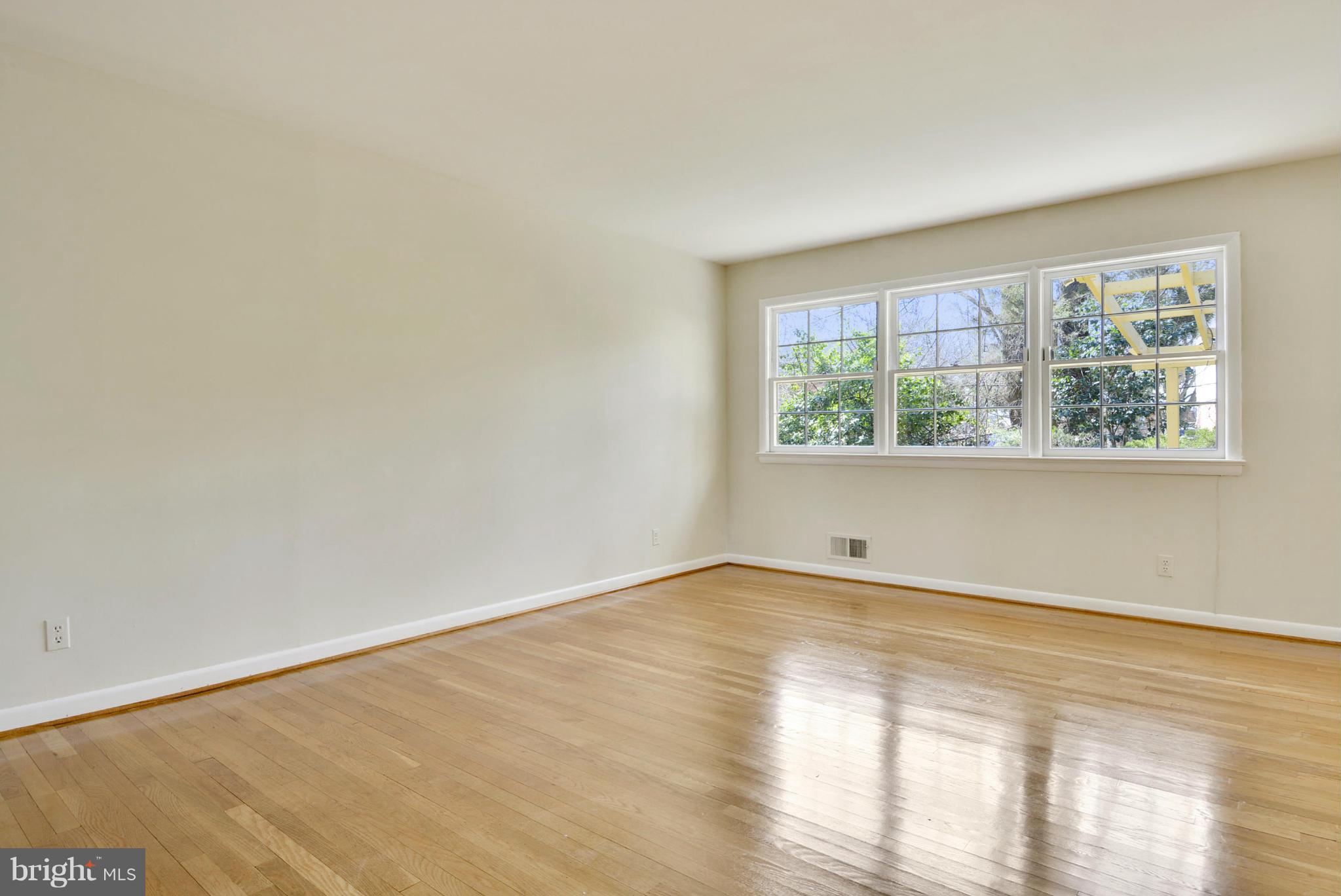 10802 Cavalier Drive Silver Spring, MD 20901 - Photo 8 of 30 Living Room