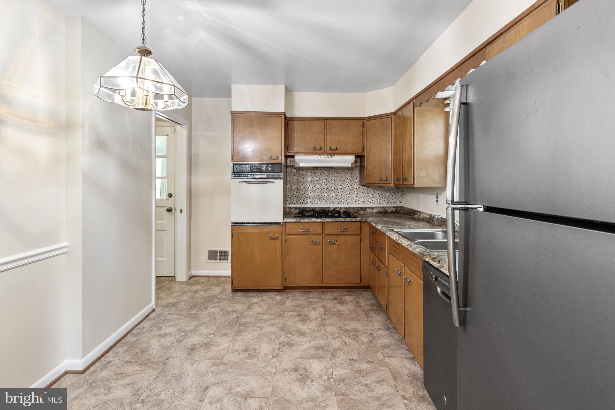 7106 Kempton Road Lanham, MD 20706 - Photo 8 of 27 Gallery Image 8