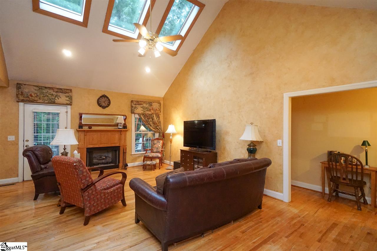109 Robertson Road Taylors, SC 29687 - Photo 4 of 27 Gallery Image 4
