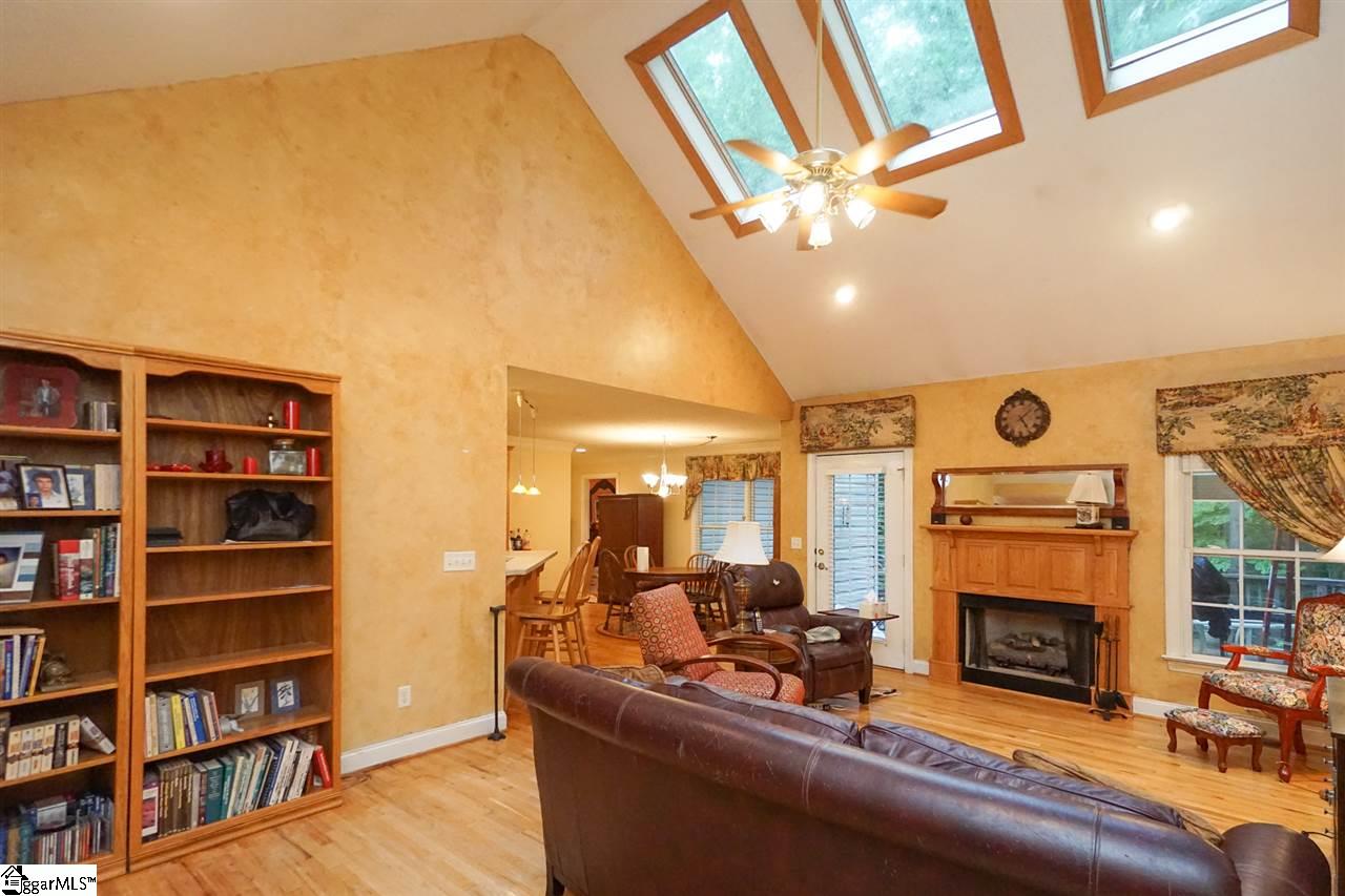 109 Robertson Road Taylors, SC 29687 - Photo 5 of 27 Gallery Image 5