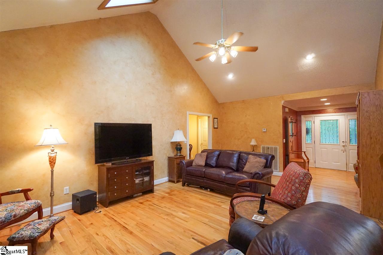 109 Robertson Road Taylors, SC 29687 - Photo 6 of 27 Gallery Image 6