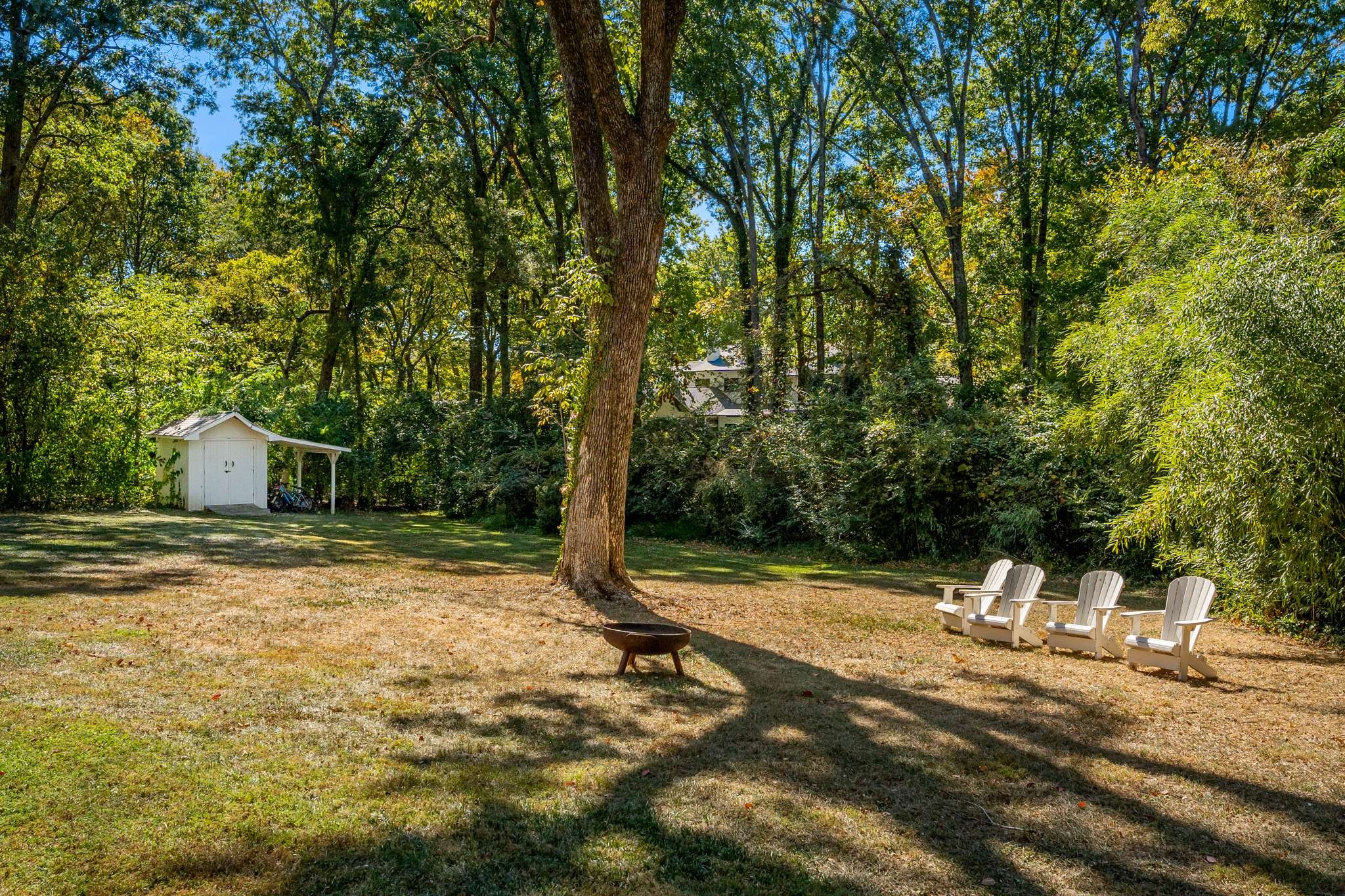 4313 Estes Road Nashville, TN 37215 - Photo 24 of 25 a view of a yard with plants and trees