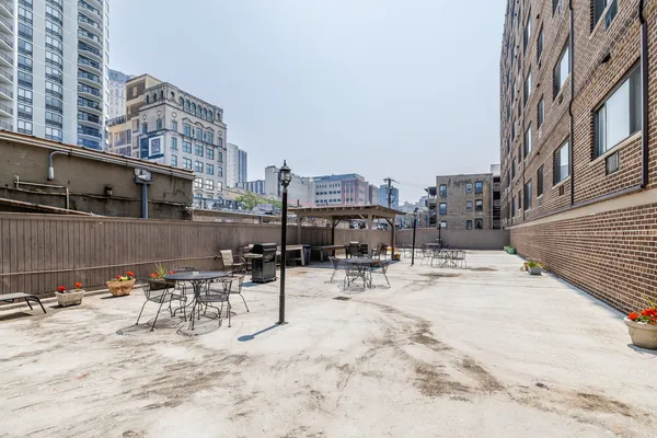 $2,350 | 607 West Wrightwood Avenue, Unit 513, Chicago, IL 60614