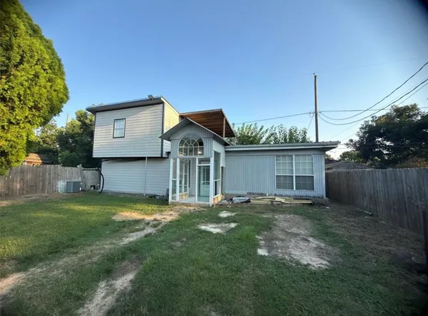 a view of a back yard of the house