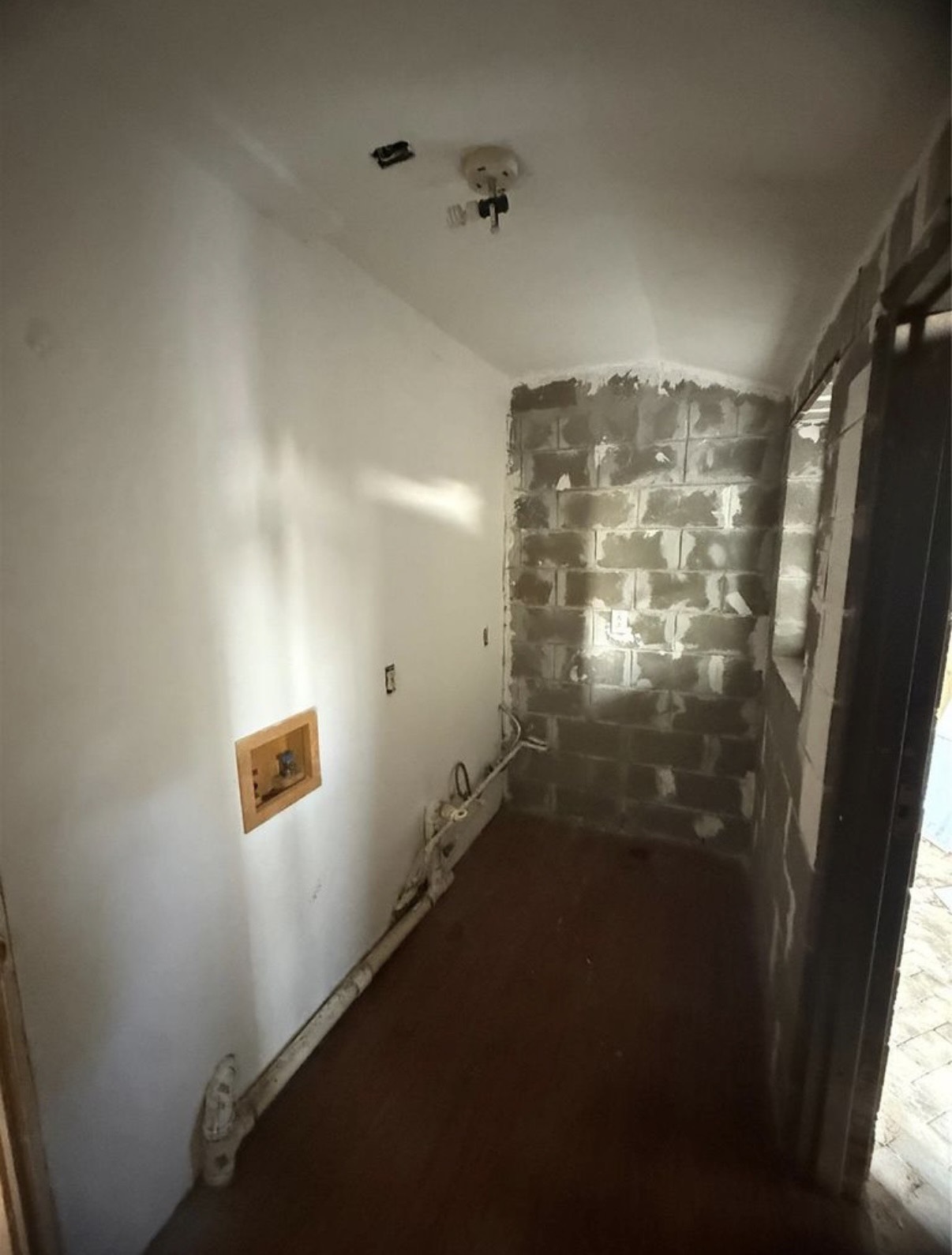 8412 Peekskill Lane Houston, TX 77075 - Photo 14 of 46 a bathroom with a shower