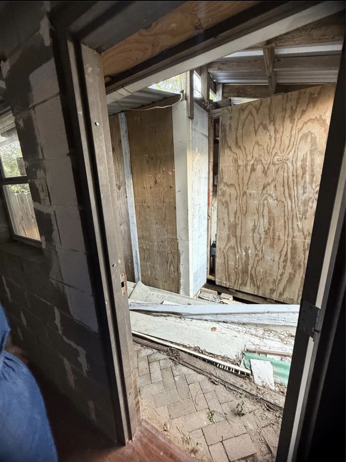 8412 Peekskill Lane Houston, TX 77075 - Photo 28 of 46 a view of a bird door of the house