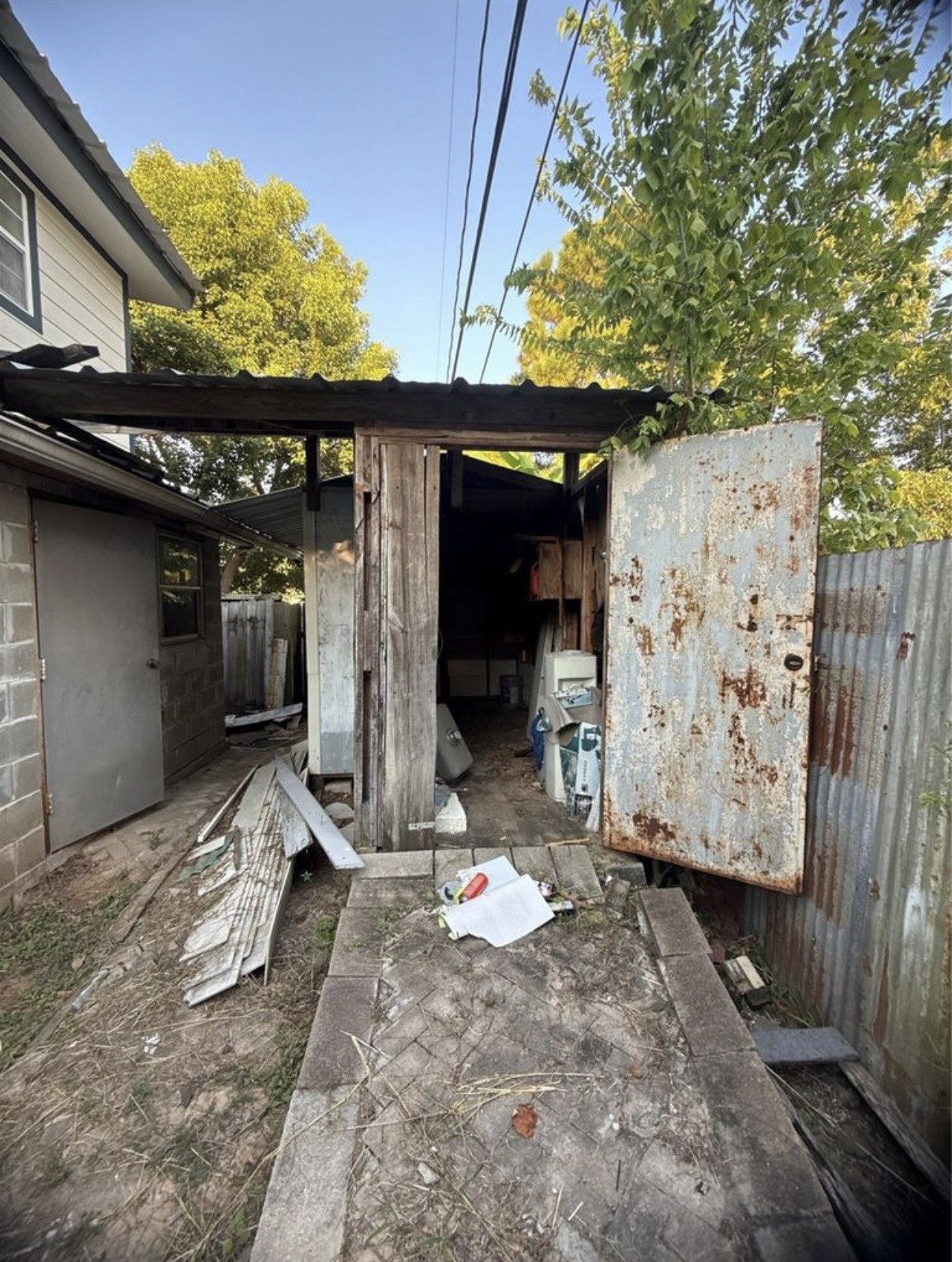 8412 Peekskill Lane Houston, TX 77075 - Photo 33 of 46 a view of a garage