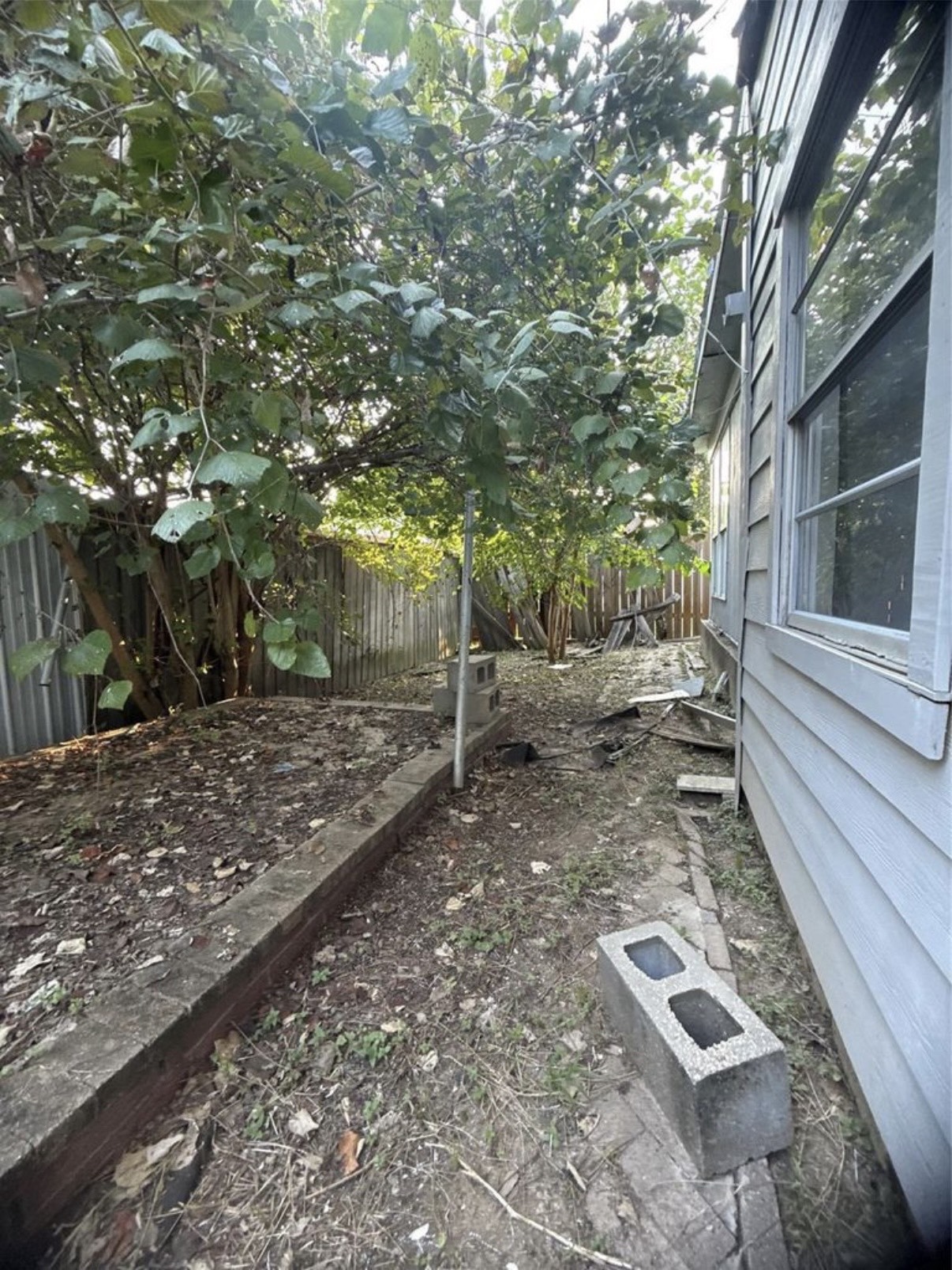 8412 Peekskill Lane Houston, TX 77075 - Photo 36 of 46 a backyard of a house with lots of green space