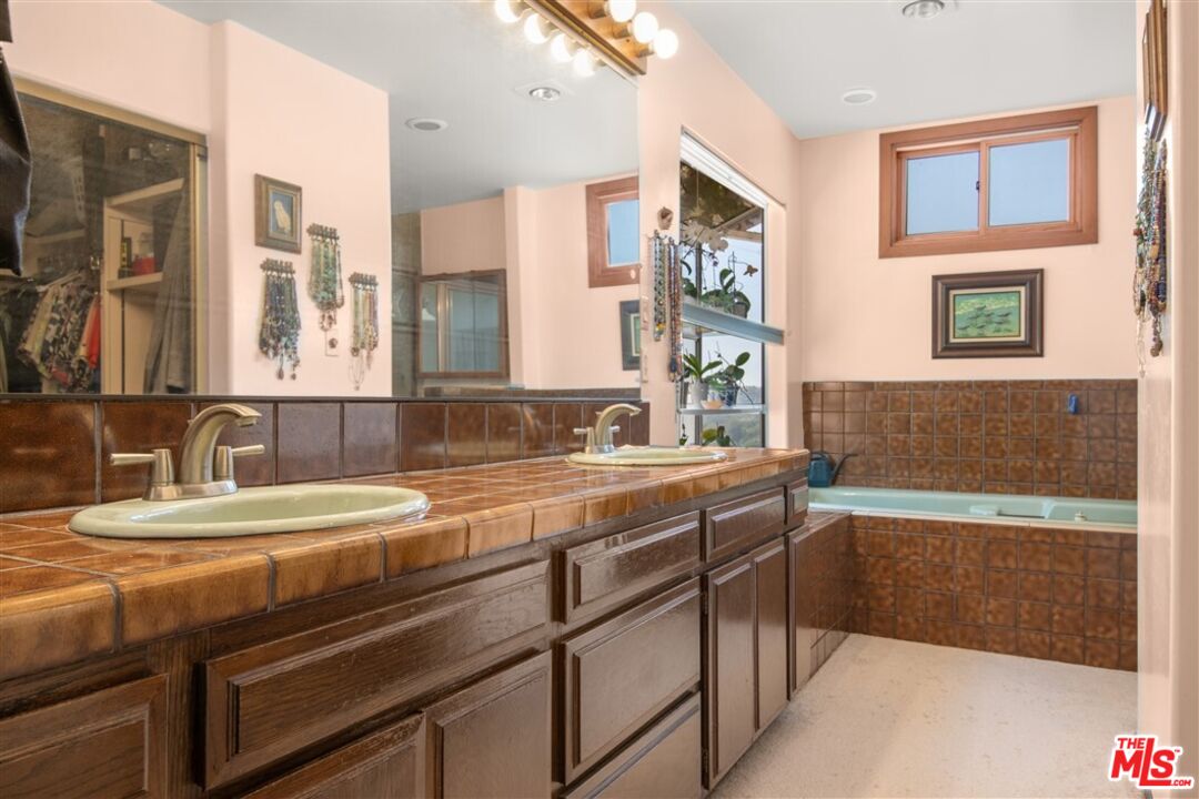 2733 Halsey Road Topanga, CA 90290 - Photo 21 of 40