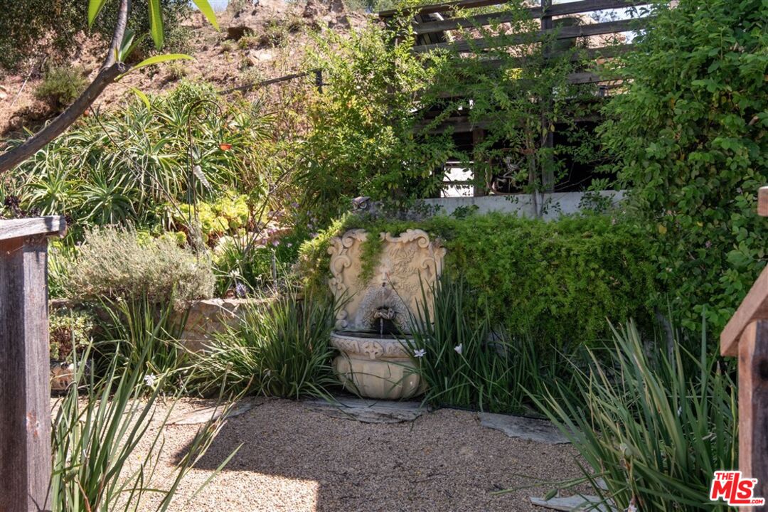 2733 Halsey Road Topanga, CA 90290 - Photo 37 of 40