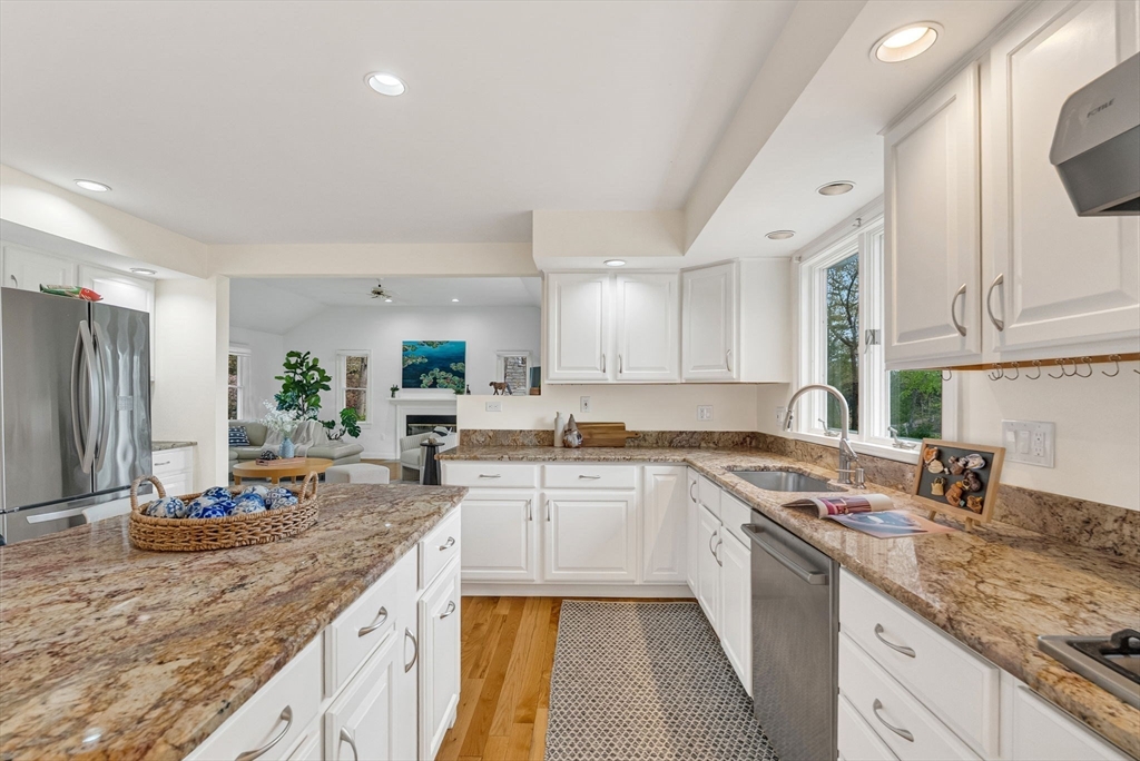 37 Woodcliffe Road Lexington, MA 02421 - Photo 7 of 40 Gallery Image 7