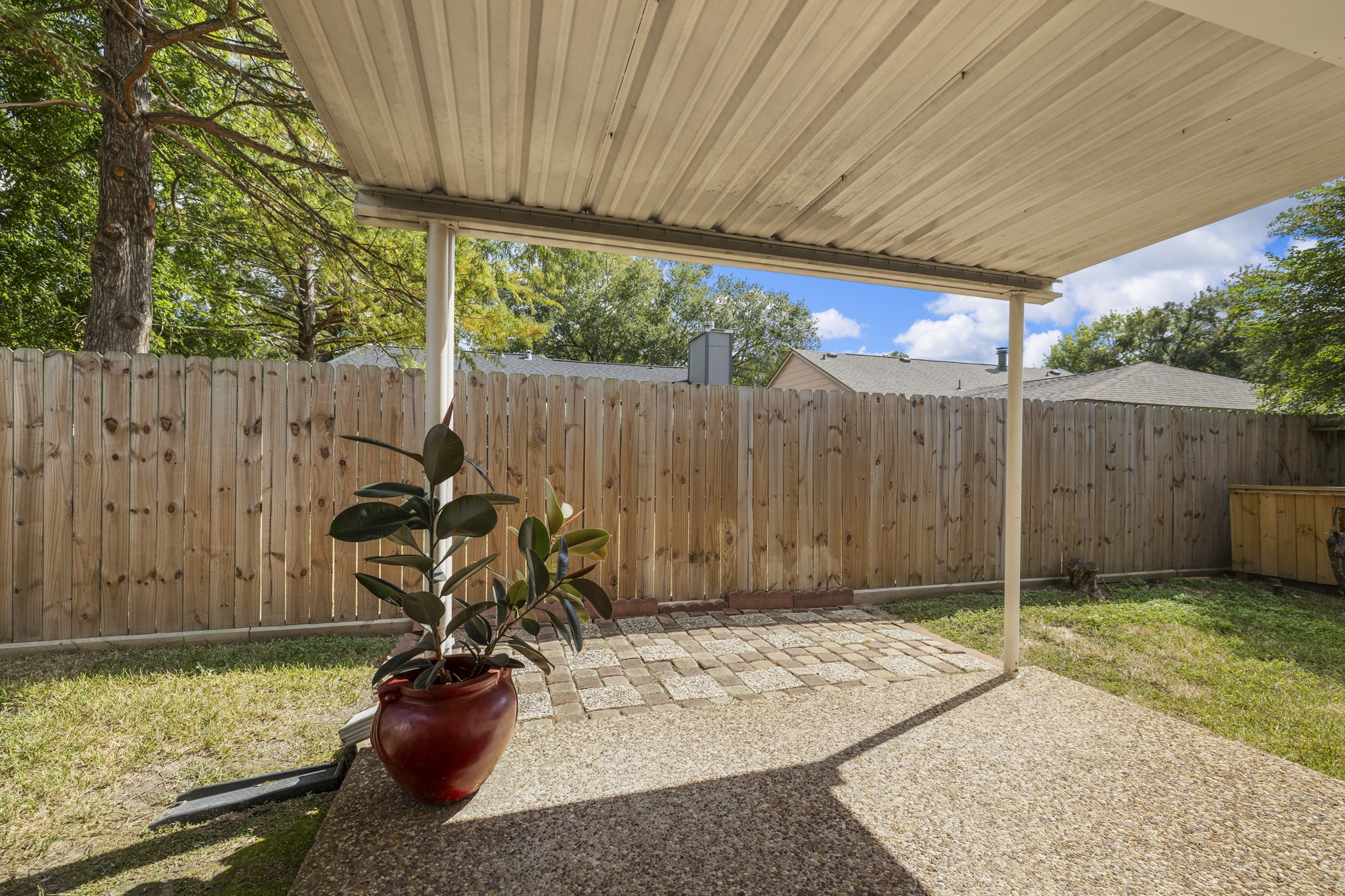 9109 Benwick Street Spring, TX 77379 - Photo 23 of 28 a backyard of a house
