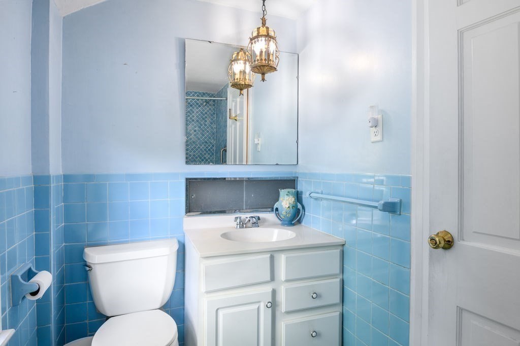 16 Glendower Road Melrose, MA 02176 - Photo 7 of 20 Gallery Image 7