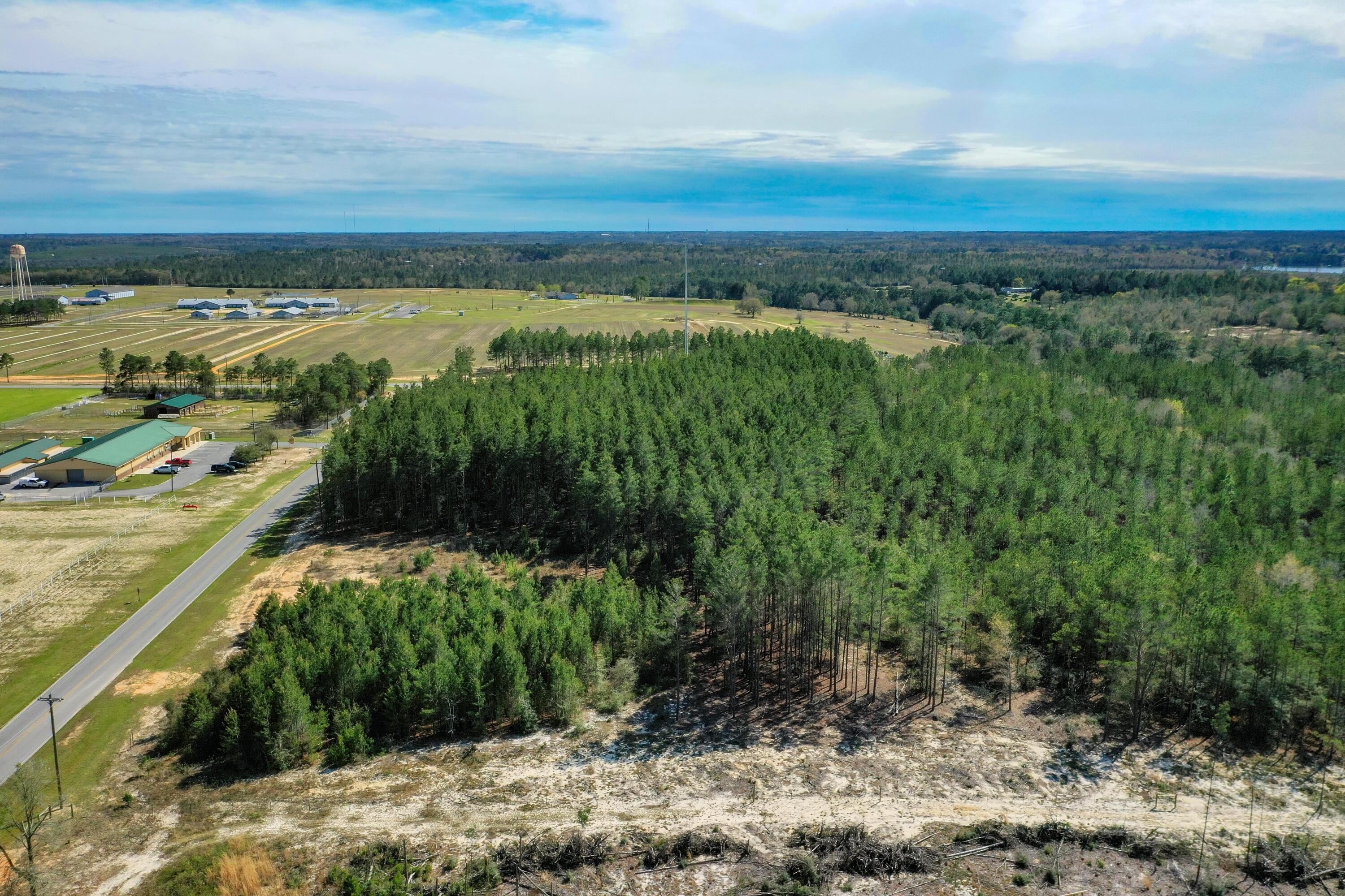 Xxx Triple G Road DeFuniak Springs, FL 32433 - Photo 14 of 16 a view of an ocean and beach
