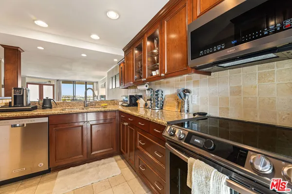 $4,675 | 4337 Marina City Drive, Unit 543, Marina del Rey, CA 90292