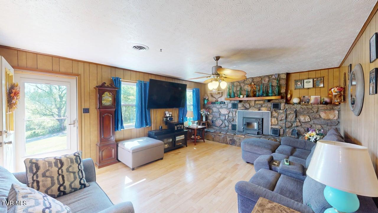 285 Matthews Lane Mosheim, TN 37818 - Photo 13 of 52 285-Matthews-Lane-HW-04212026_205252