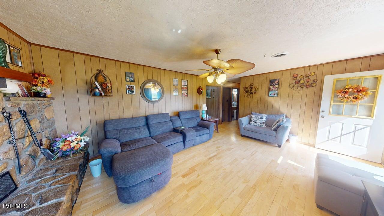 285 Matthews Lane Mosheim, TN 37818 - Photo 16 of 52 285-Matthews-Lane-HW-04212026_205444