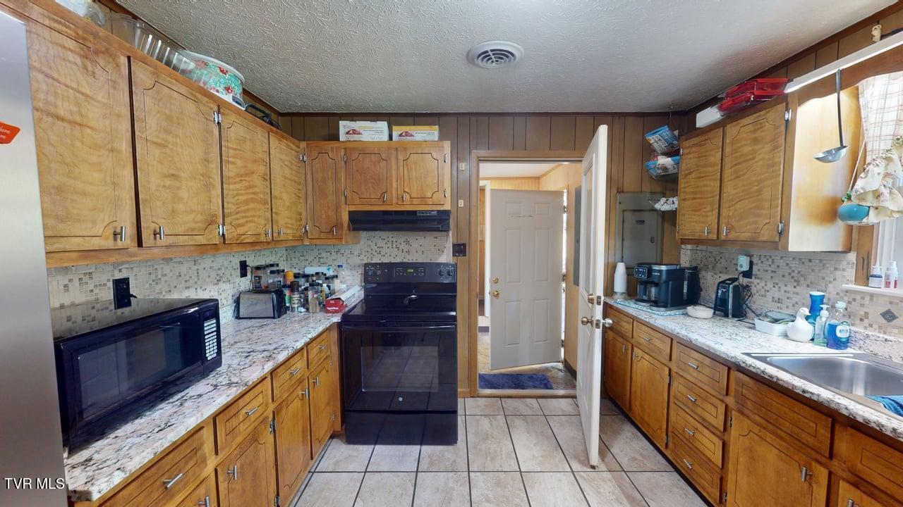 285 Matthews Lane Mosheim, TN 37818 - Photo 18 of 52 285-Matthews-Lane-HW-04212026_205724