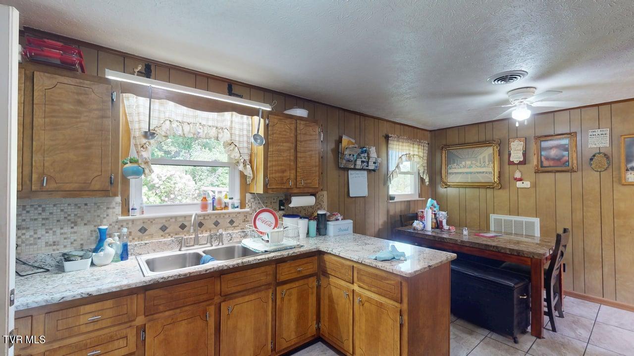 285 Matthews Lane Mosheim, TN 37818 - Photo 19 of 52 285-Matthews-Lane-HW-04212026_205554