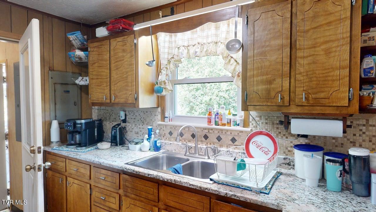 285 Matthews Lane Mosheim, TN 37818 - Photo 20 of 52 285-Matthews-Lane-HW-04212026_205633