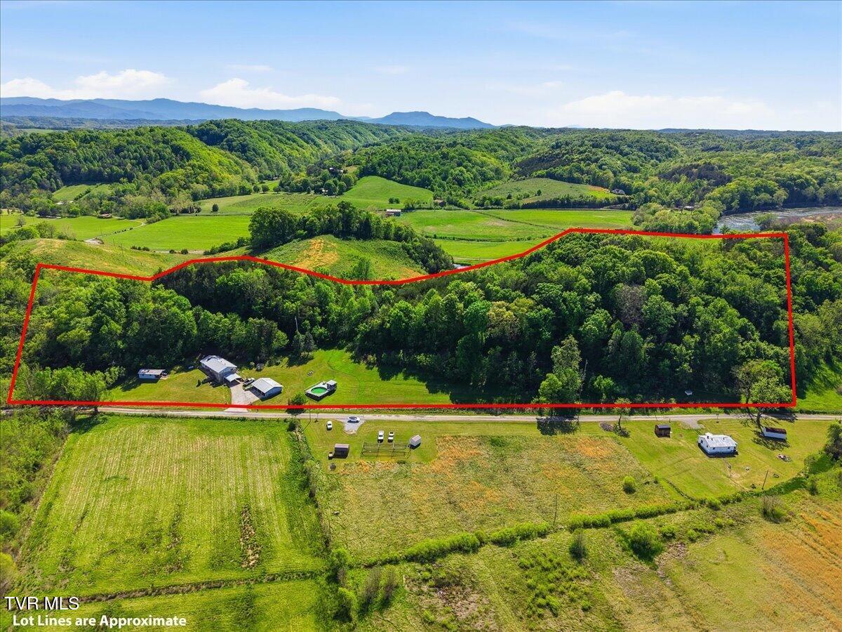 285 Matthews Lane Mosheim, TN 37818 - Photo 2 of 52 32-Matthews_Ln_012