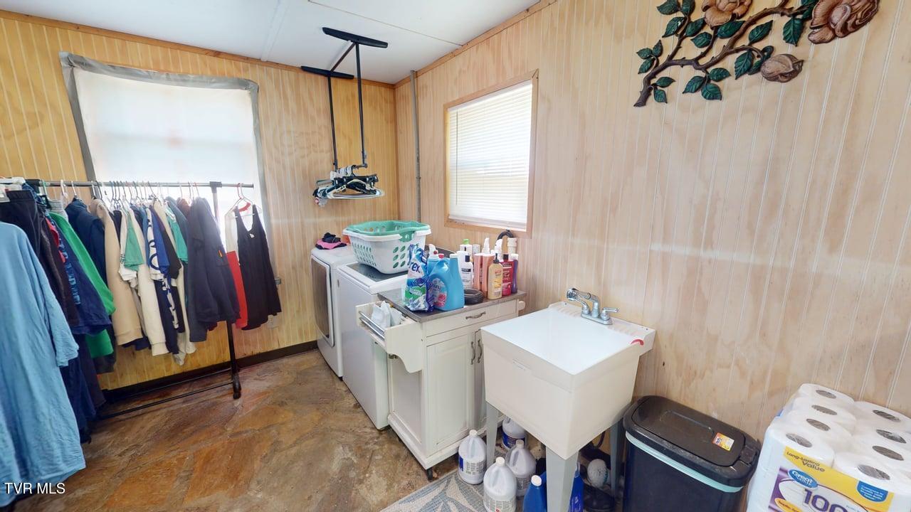 285 Matthews Lane Mosheim, TN 37818 - Photo 24 of 52 285-Matthews-Lane-HW-04212026_210052