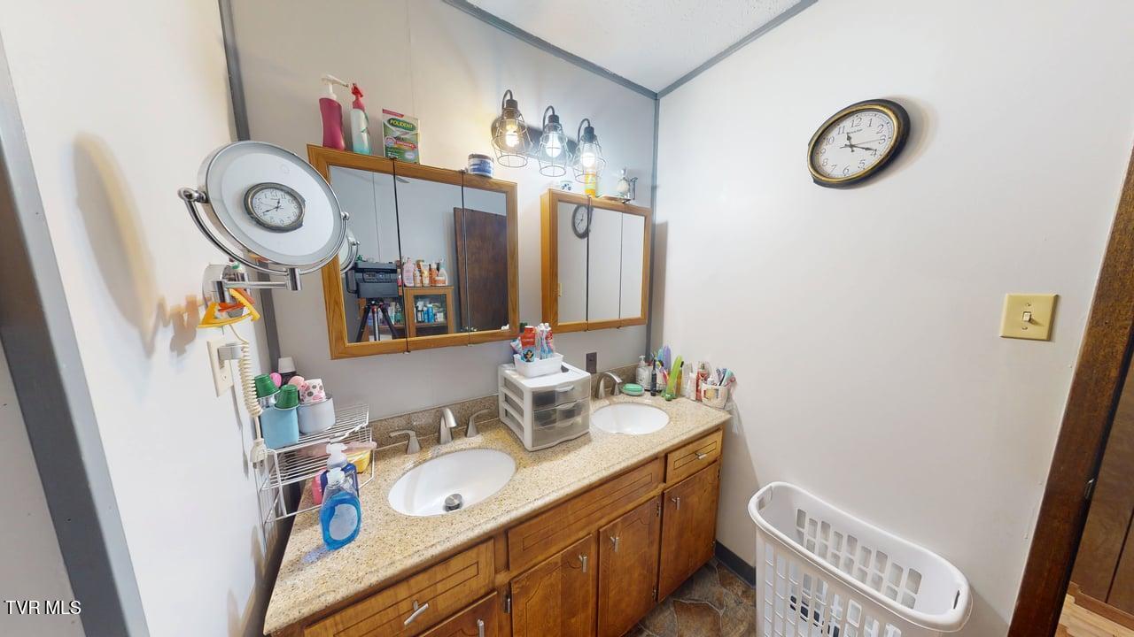 285 Matthews Lane Mosheim, TN 37818 - Photo 32 of 52 285-Matthews-Lane-HW-04212026_210715