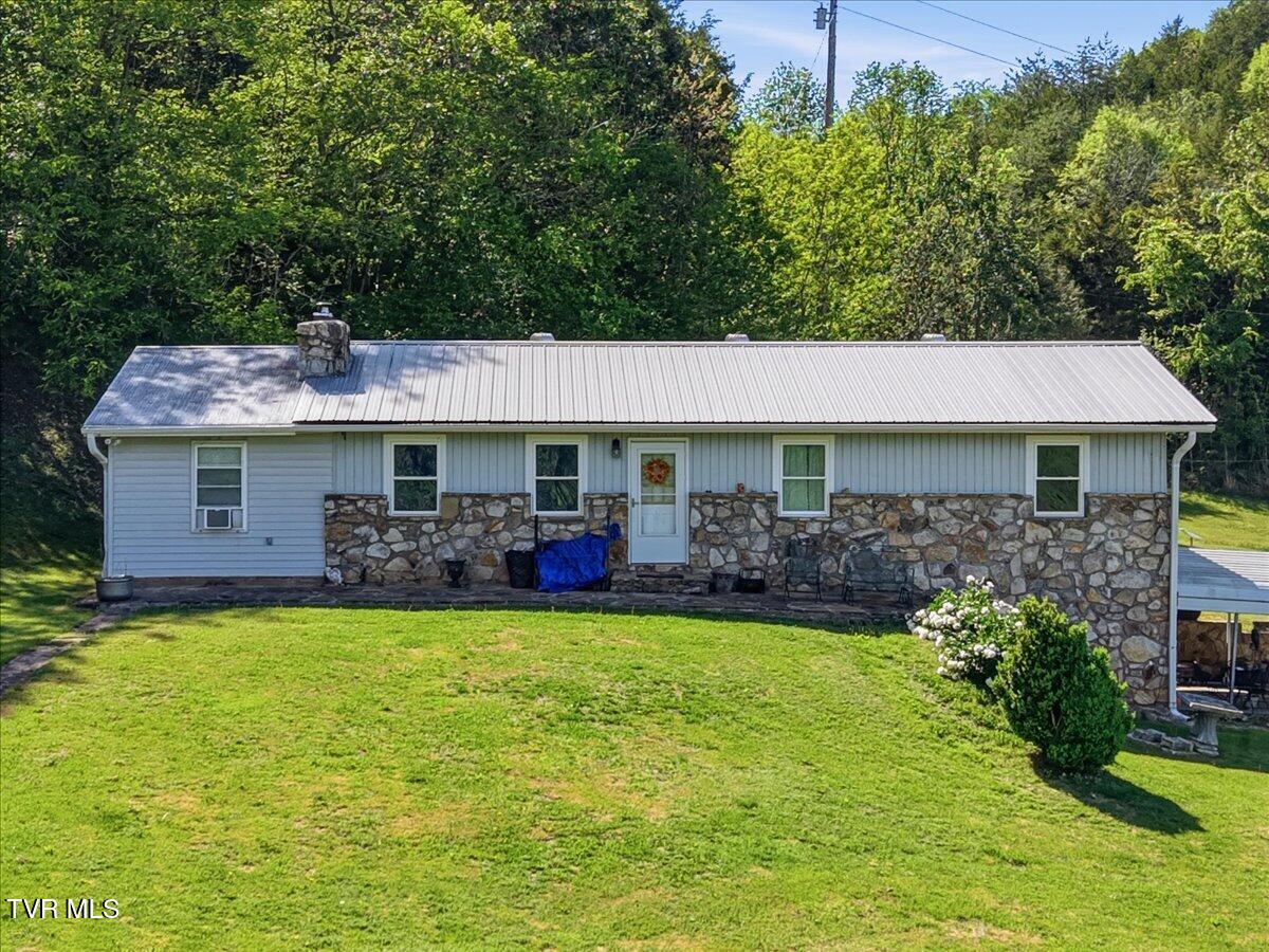 285 Matthews Lane Mosheim, TN 37818 - Photo 5 of 52 18-Matthews_Ln_021