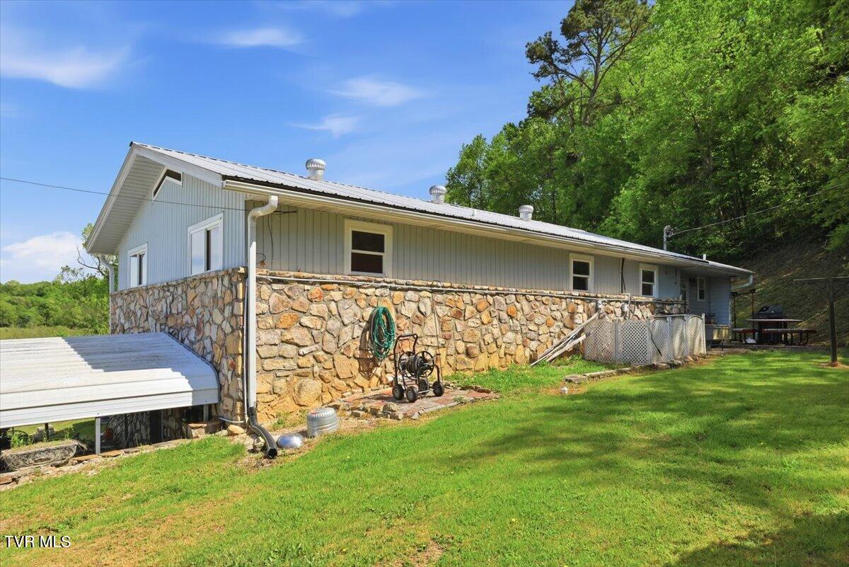 285 Matthews Lane Mosheim, TN 37818 - Photo 6 of 52 34-Matthews_Ln_031