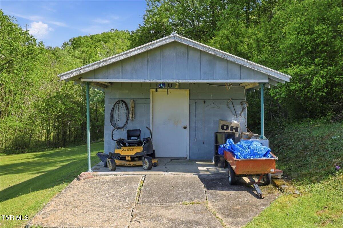 285 Matthews Lane Mosheim, TN 37818 - Photo 8 of 52 21-Matthews_Ln_030