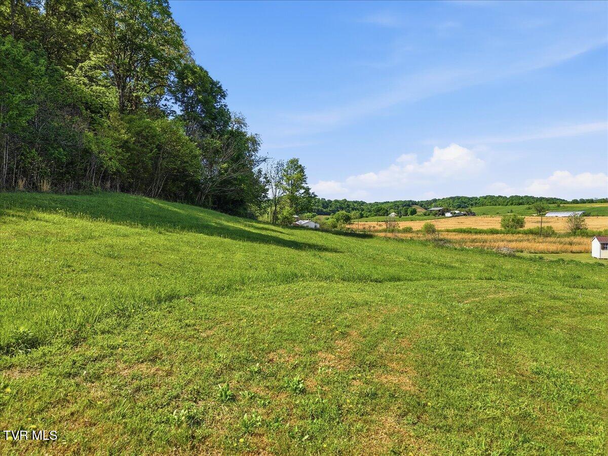 285 Matthews Lane Mosheim, TN 37818 - Photo 9 of 52 30-Matthews_Ln_024