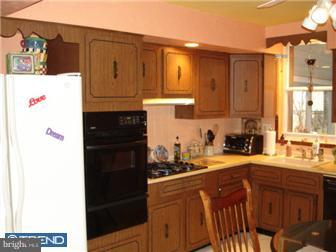 1135 Chesworth Road Philadelphia, PA 19115 - Photo 4 of 12 Kitchen