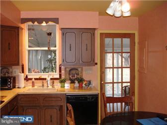 1135 Chesworth Road Philadelphia, PA 19115 - Photo 5 of 12 Kitchen