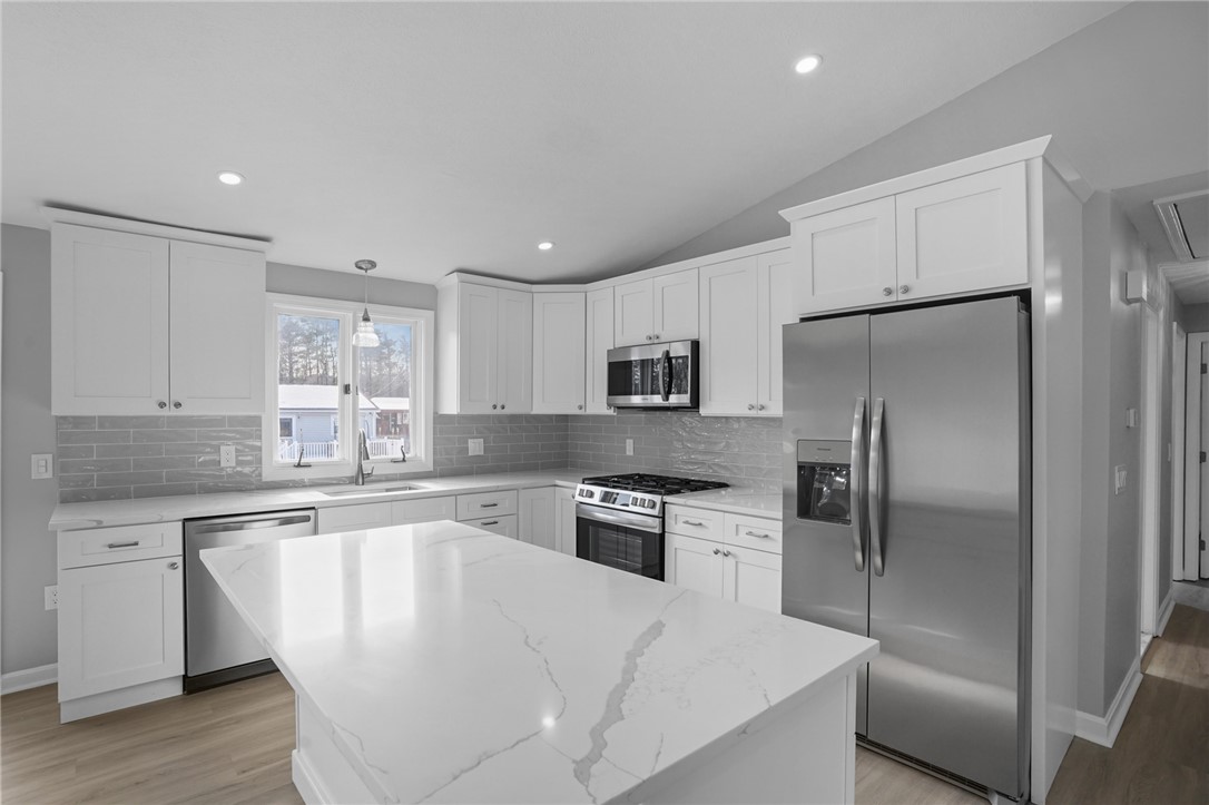 21 Florida Avenue Coventry, RI 02816 - Photo 3 of 19