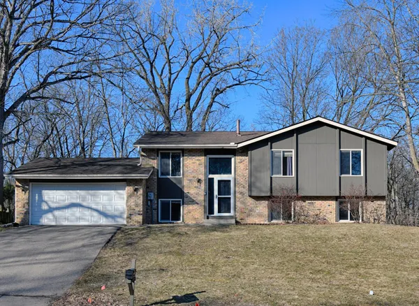 $419,500 | 12102 Red Oak Court South, Burnsville, MN 55337