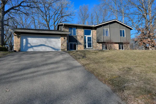 $419,500 | 12102 Red Oak Court South, Burnsville, MN 55337