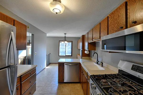 $419,500 | 12102 Red Oak Court South, Burnsville, MN 55337
