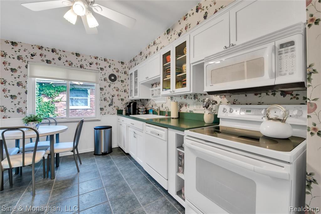 954 Harcourt Road Grosse Pointe Park, MI 48230 - Photo 36 of 46