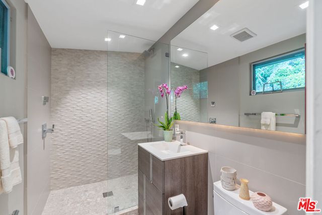 $2,549,000 | 8581 Appian Way, Los Angeles, CA 90046