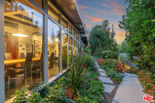 $2,549,000 | 8581 Appian Way, Los Angeles, CA 90046