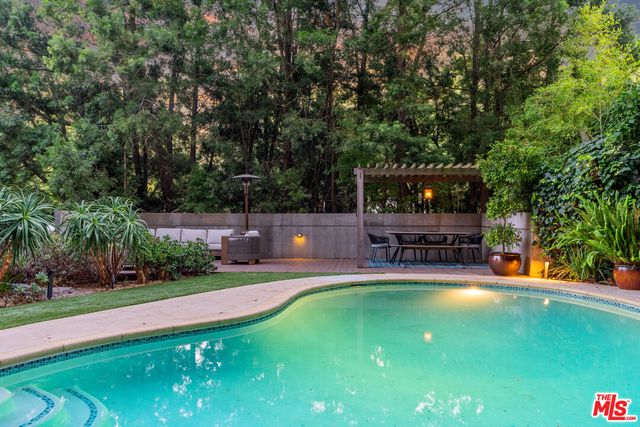 $2,549,000 | 8581 Appian Way, Los Angeles, CA 90046