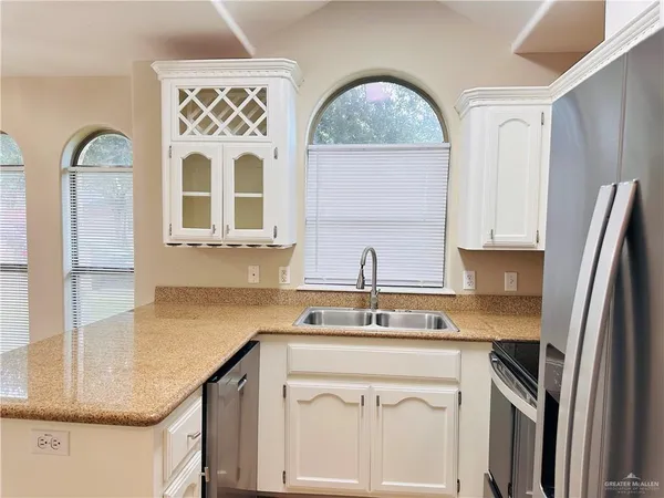 $1,050 | 2105 West Western Drive, Unit 4, Edinburg, TX 78539