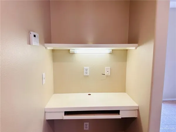 $1,050 | 2105 West Western Drive, Unit 4, Edinburg, TX 78539