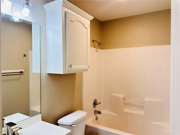 $1,050 | 2105 West Western Drive, Unit 4, Edinburg, TX 78539