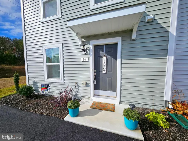 $279,900 | 44 Scrub Pine, Bunker Hill, WV 25413