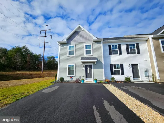 $279,900 | 44 Scrub Pine, Bunker Hill, WV 25413